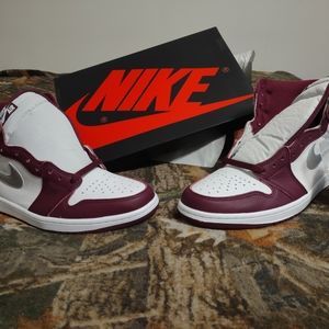 Air Jordan 1 Retro High Bordeaux 555088-611 Men's Size 11